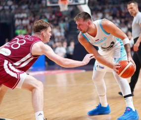 九游-关于东契奇重返赛场,晋级下一阶段首场状态出色,澳大利亚队观众沸腾!赛场气氛高涨的信息