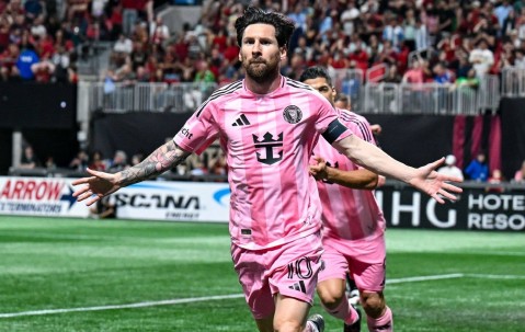 九游娱乐-出色防守引发热议！，梅西在中国队比赛中反败为胜全场沸腾不已的简单介绍