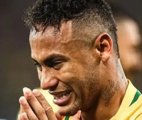 九游体育- 内马尔落选 