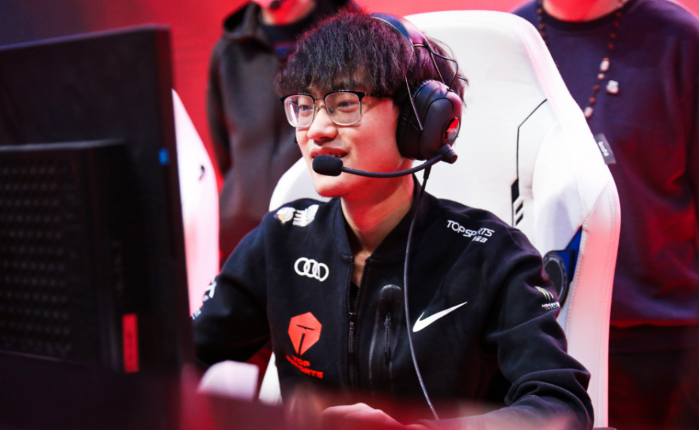 包含Karsa回归赛场，回归赛场首场状态亮眼，TES观众沸腾！的词条